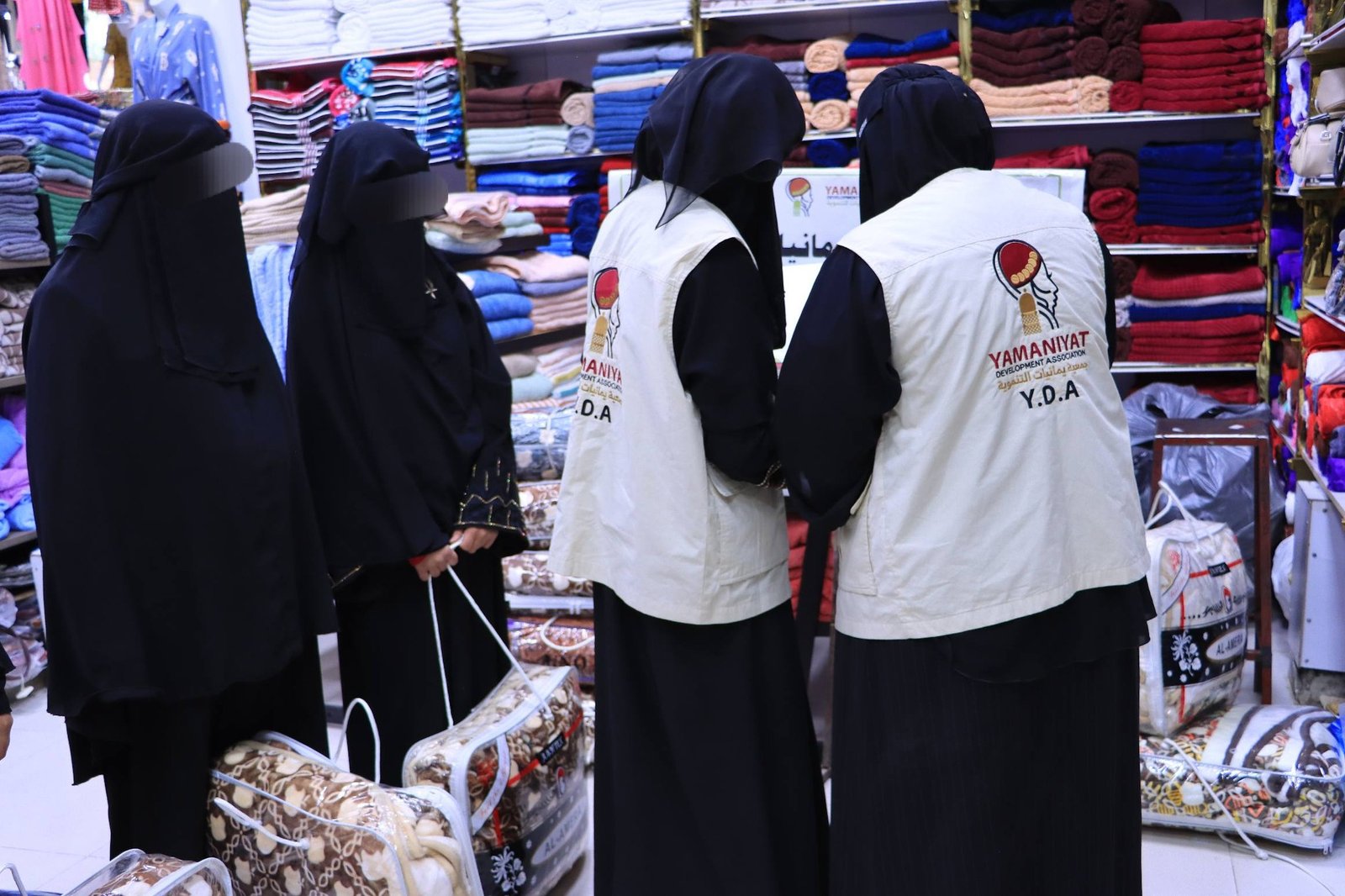 جمعية يمانّيات التنموية توزع حقيبة الشتاء للأسر المحتاجة والنازحة في مأرب